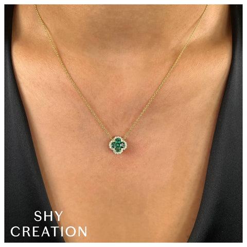 Shy Creation COLOR 0.16CT Diamond & 0.65CT Emerald Clover Necklace